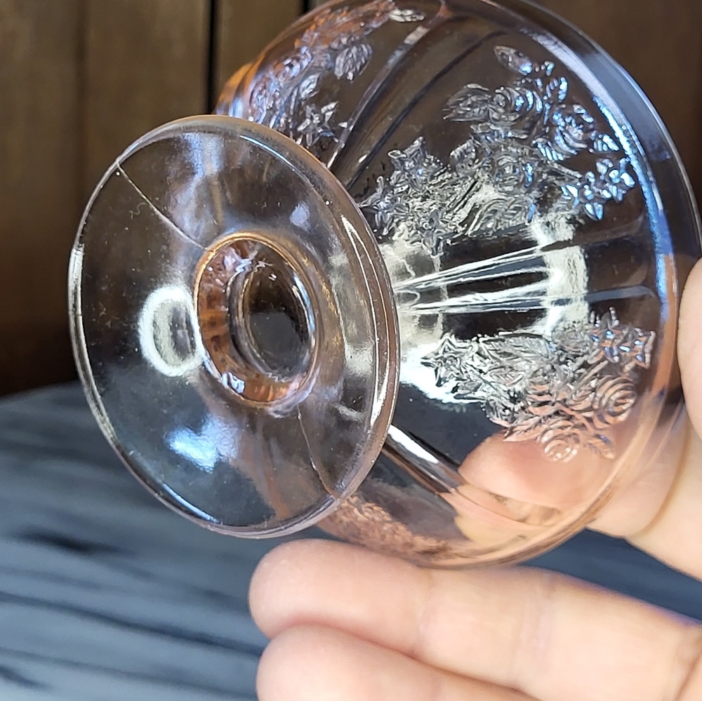 Elegant Pink Glass Dessert Bowl - Picture 8 of 11